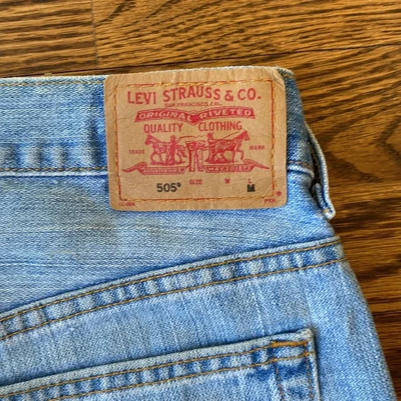 Levi’s straight leg 505. Size 10 - Picture 4 of 11